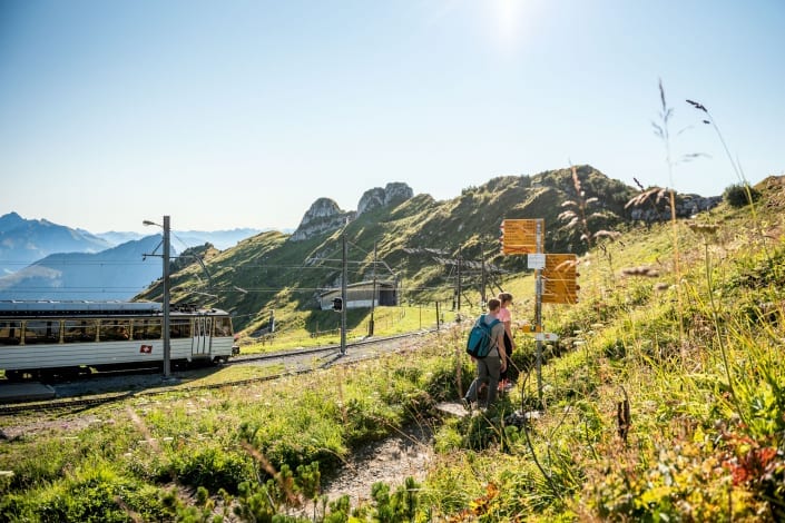 By train, bus and boat to the hiking experience